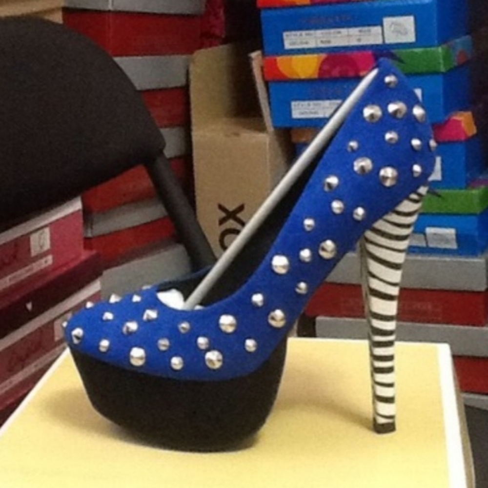 Fahrenheit NANDI-15 blue spiked shoe w/zebra heel